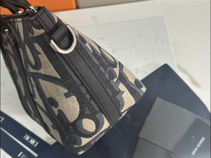 2025228Y 550P203145940